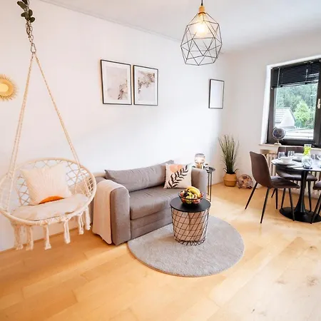 Zentrale & Gemuetliche Mit Sonnenbalkon Apartman